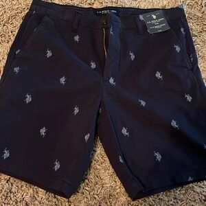 I’m selling: MEN SHORTS.